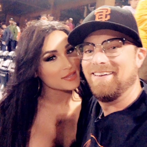 Meet your Posher, Lana - Picture 2 of 4